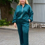 Жіночий костюм із шовку армані великі розміри кофта на блискавці та штани палаццо Aksan 26.2947 Темно зелений